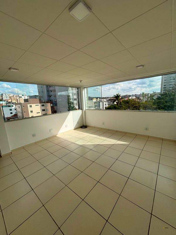 Sala à venda no Centro: 