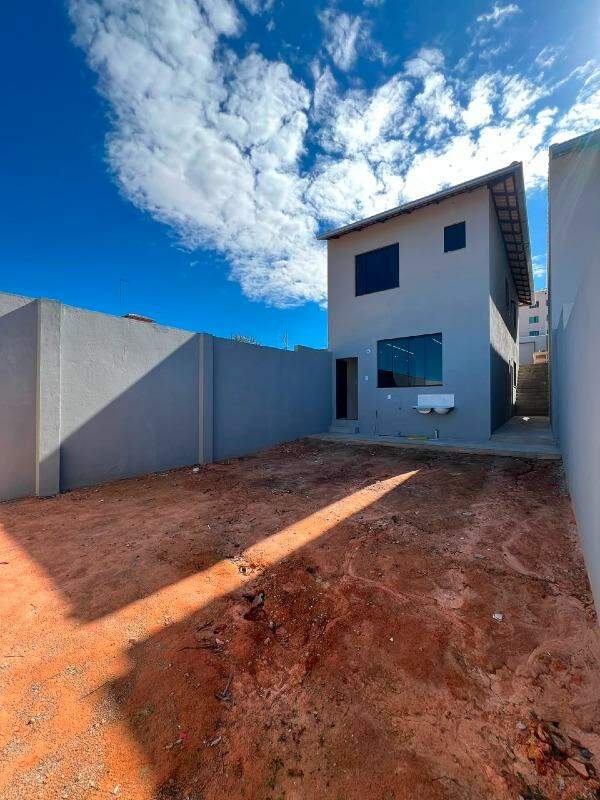 Casa à venda no Parque Jardim: 