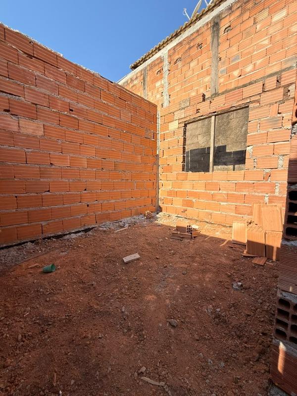 Casa à venda no Vale das Aroeiras: 