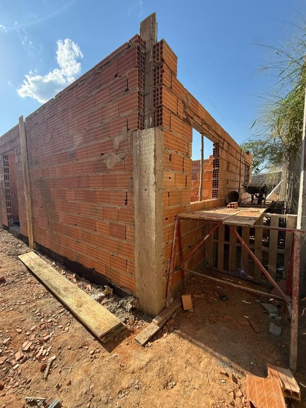 Casa à venda no Vale das Aroeiras: 