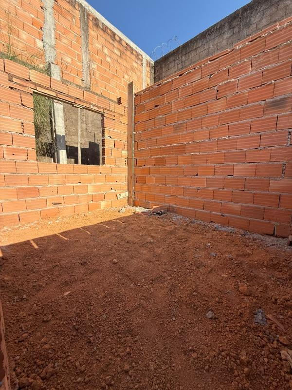 Casa à venda no Vale das Aroeiras: 