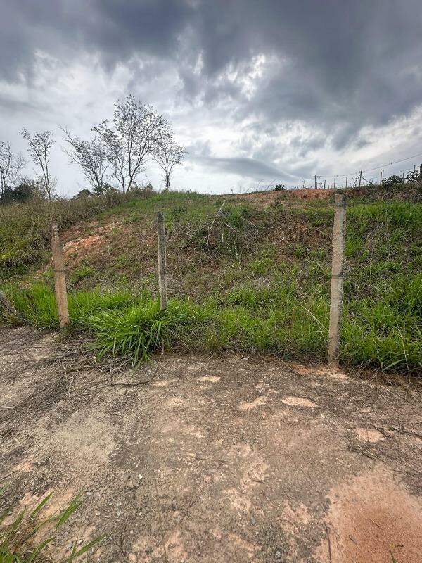 Lote à venda no Vale das Aroeiras: 