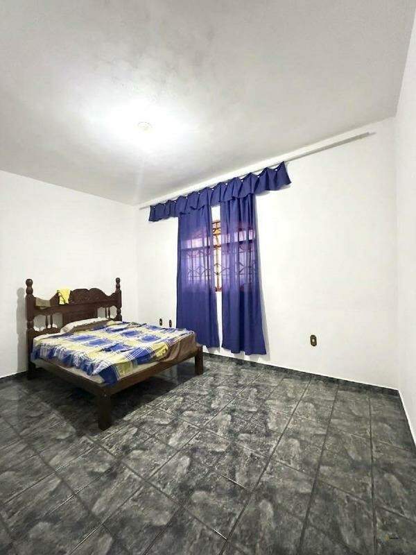 Casa à venda no Parque Jardim: 