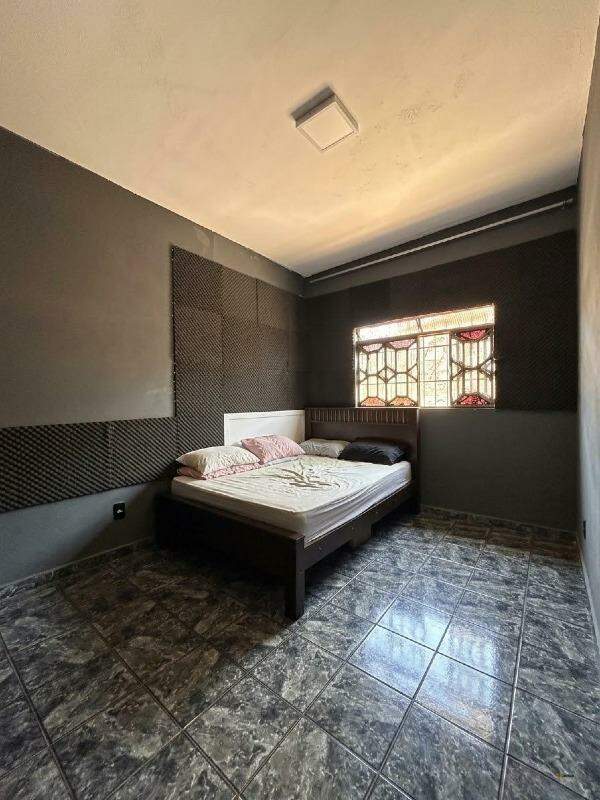 Casa à venda no Parque Jardim: 