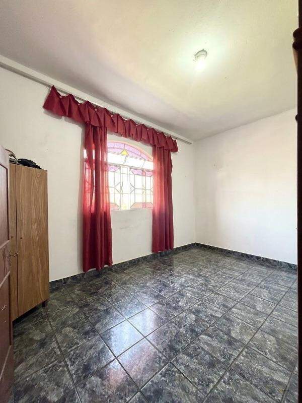 Casa à venda no Parque Jardim: 