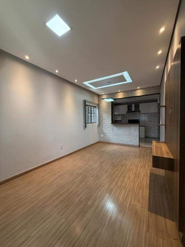 Casa à venda no Parque Jardim: 