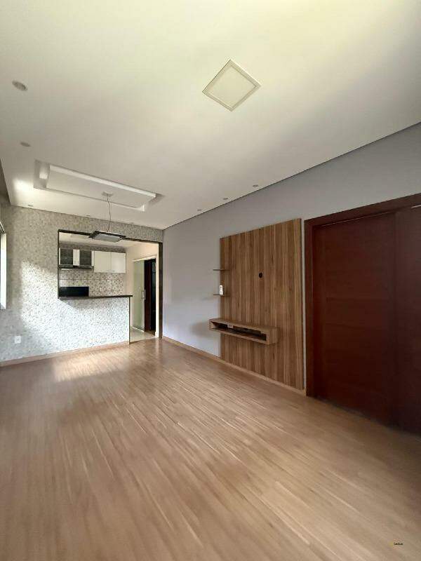 Casa à venda no Parque Jardim: 
