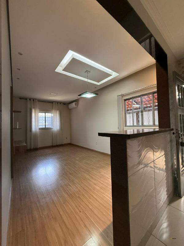 Casa à venda no Parque Jardim: 