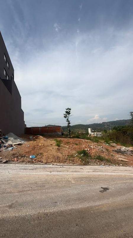 Lote à venda no Vila da Serra: 