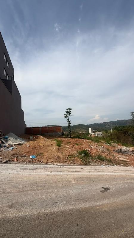 Lote à venda no Vila da Serra: 