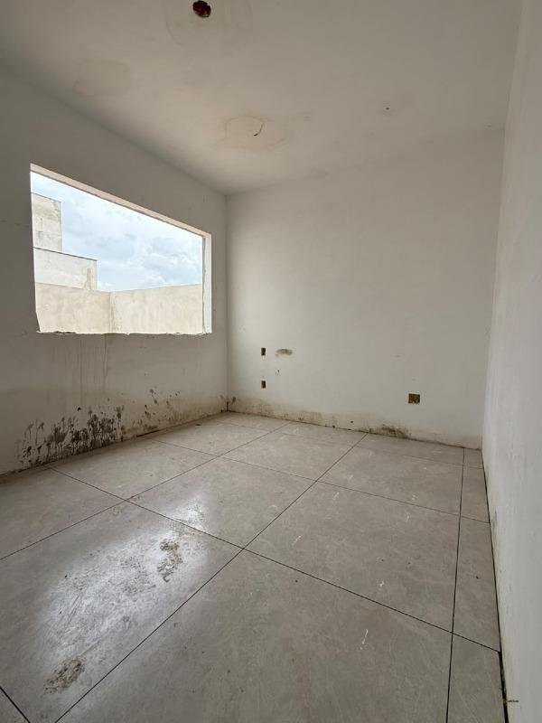 Casa à venda no Centenário: 