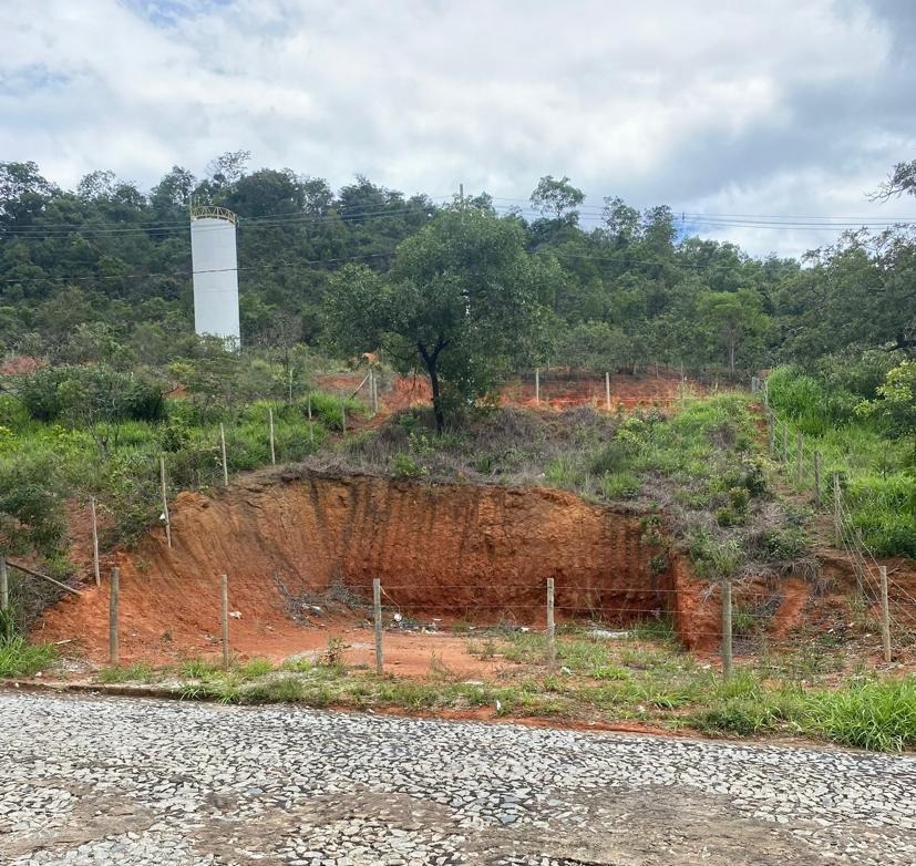 Lote à venda no Centenário: 