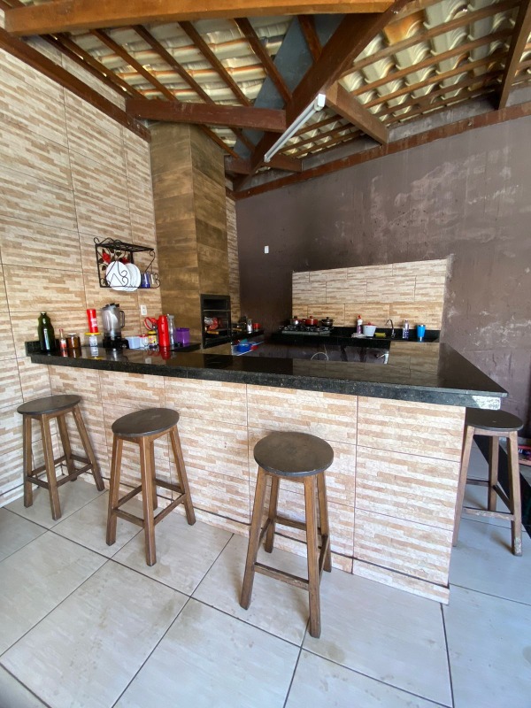 Casa à venda no Centenário: 