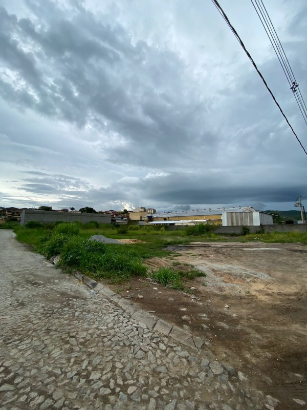 Lote à venda no Vila Tavares: 