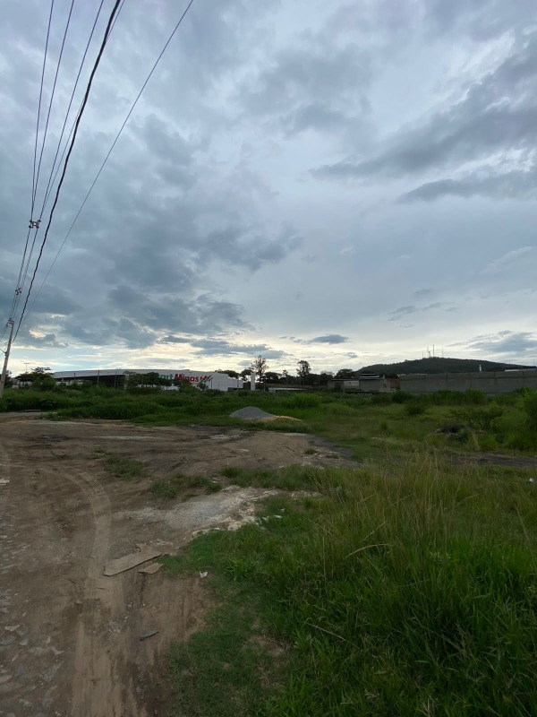 Lote à venda no Vila Tavares: 