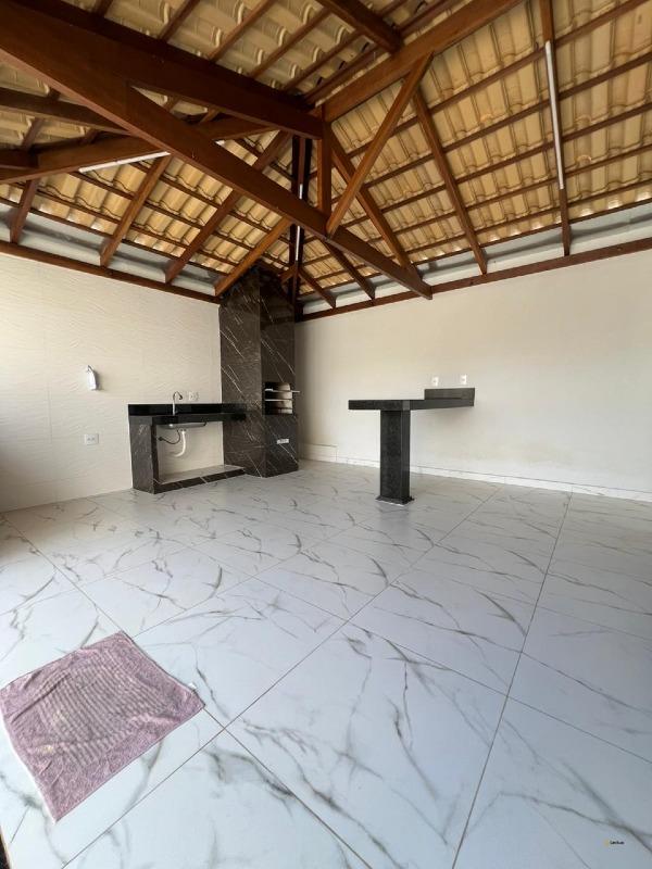 Casa à venda no Centenário: 