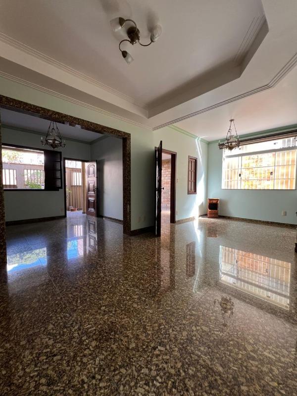 Casa à venda no Centro: 