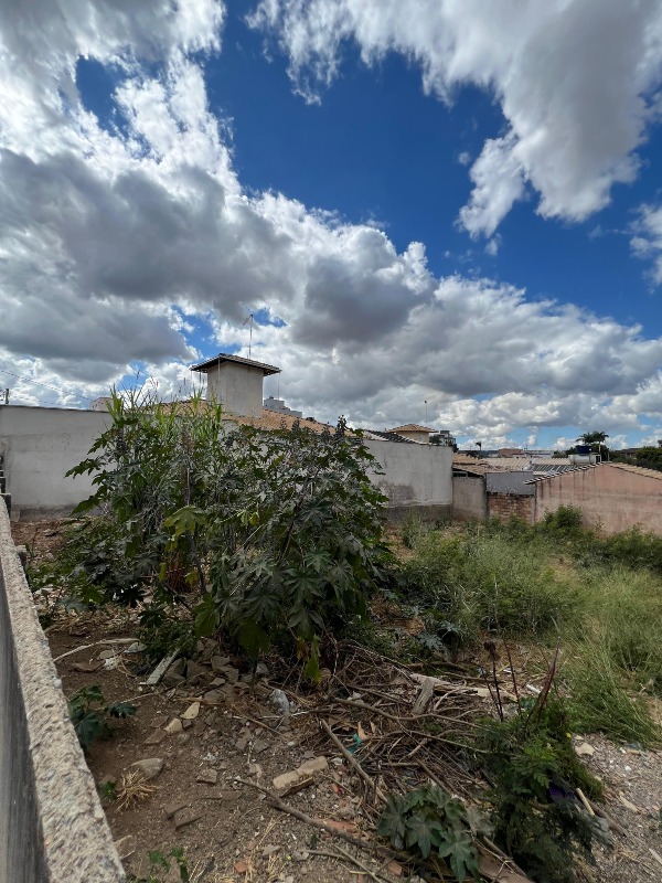 Lote à venda no Parque Jardim: 