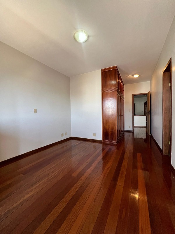 Casa à venda no Centro: 