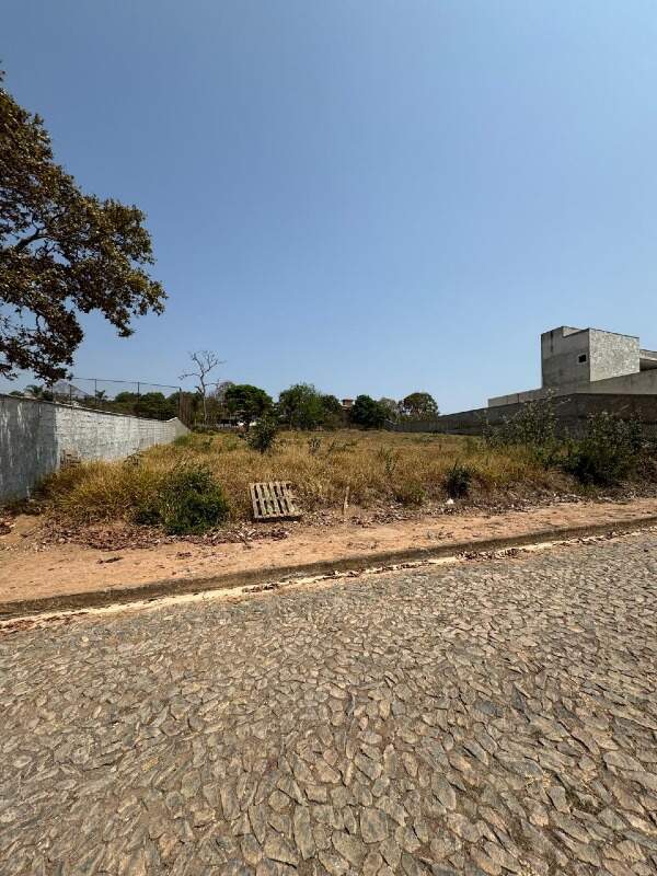 Lote à venda no Recanto dos pássaros : 