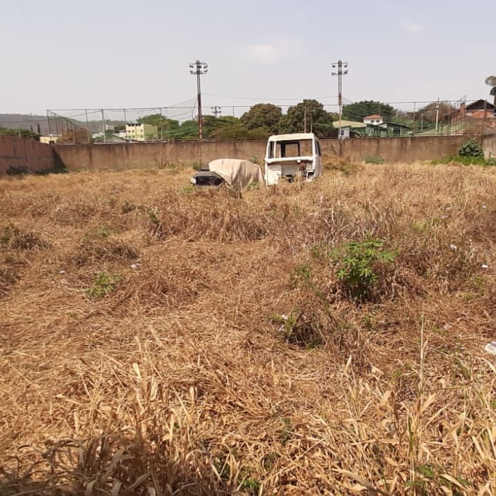 Lote à venda no Vila Tavares: 