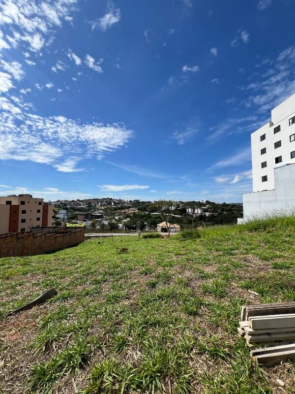 Lote à venda no Tropical: 