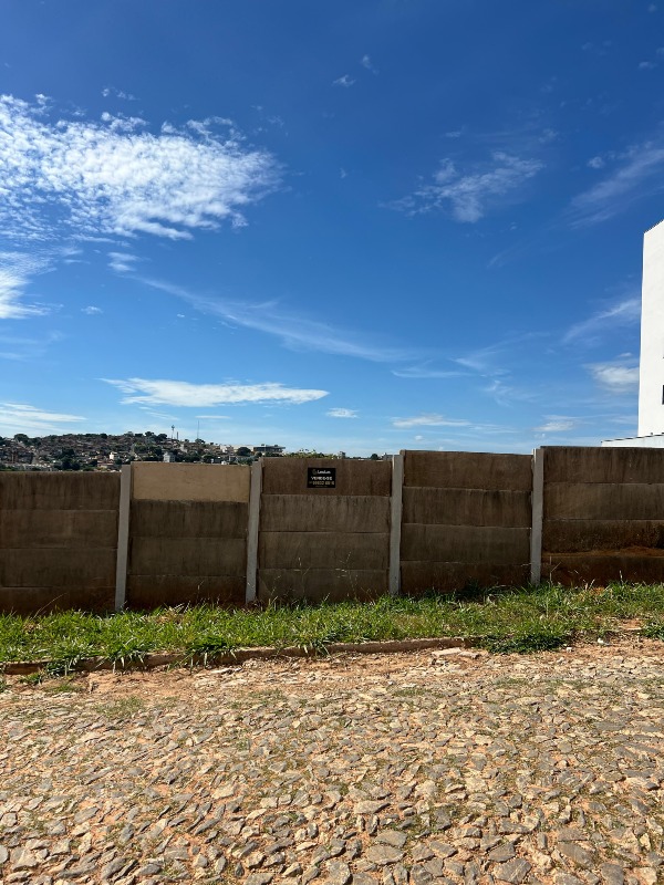Lote à venda no Tropical: 