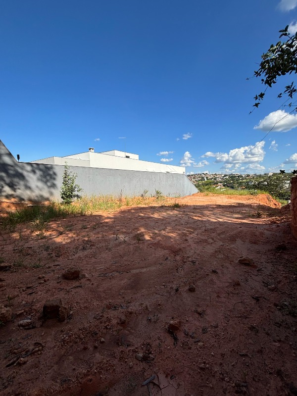 Lote à venda no Tropical: 