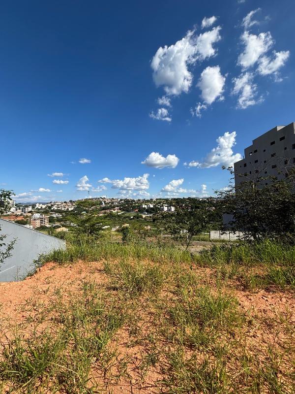 Lote à venda no Tropical: 