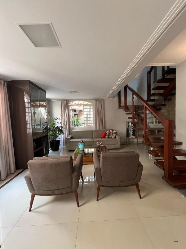 Casa à venda no Nogueirinha: 