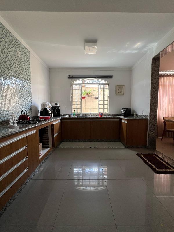 Casa à venda no Nogueirinha: 