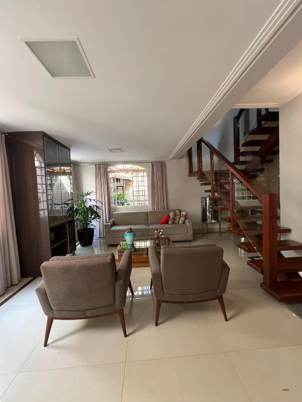 Casa à venda no Nogueirinha: 