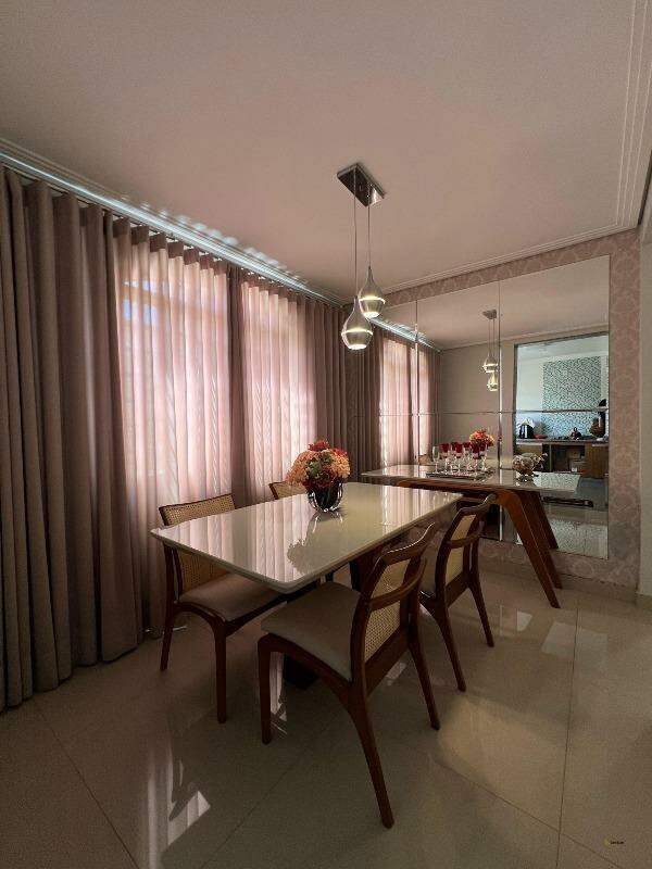 Casa à venda no Nogueirinha: 