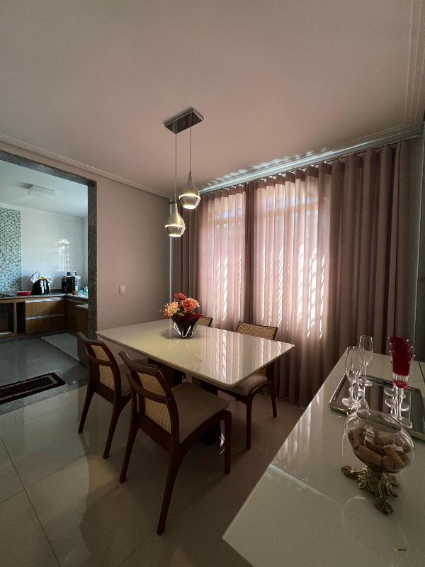 Casa à venda no Nogueirinha: 