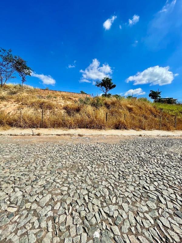 Lote à venda no Vale das Aroeiras: 
