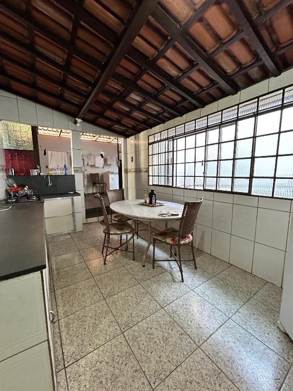 Casa à venda no LOURDES: 