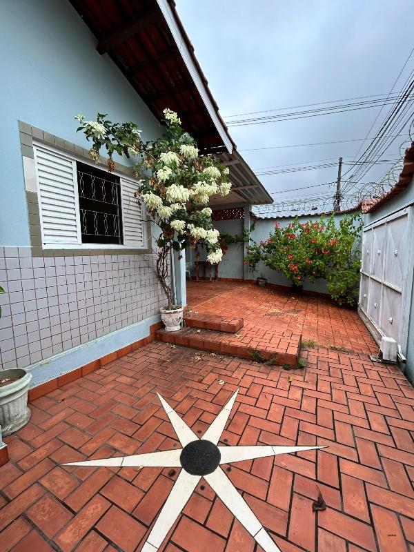 Casa à venda no Centenário: 