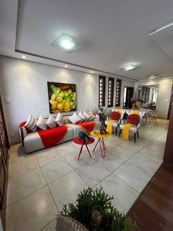Casa à venda no Centro: 