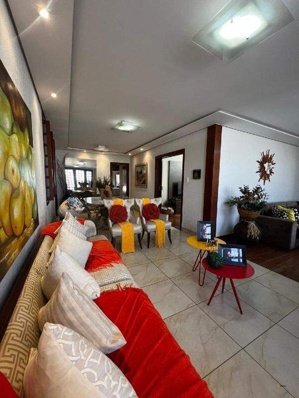 Casa à venda no Centro: 