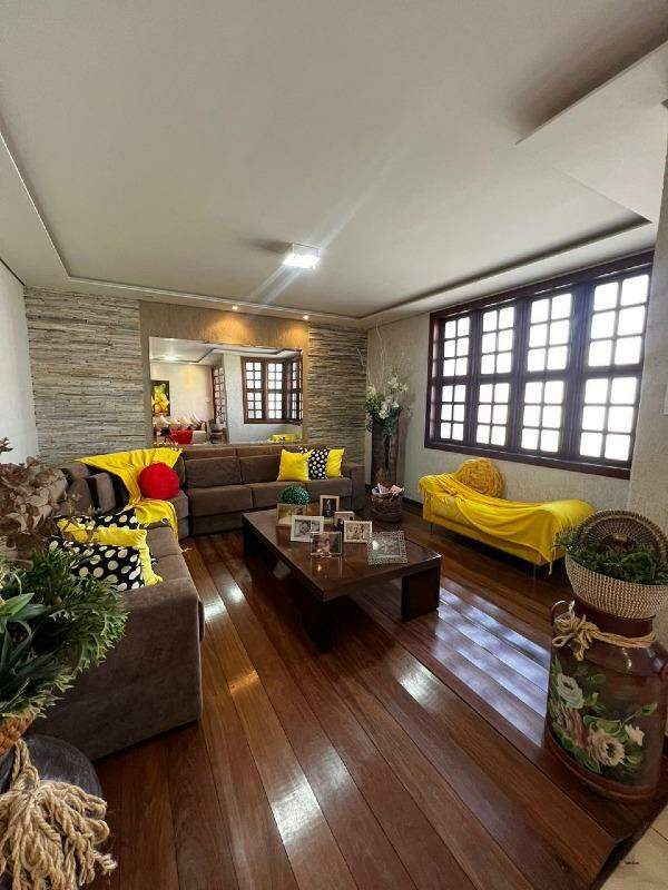 Casa à venda no Centro: 