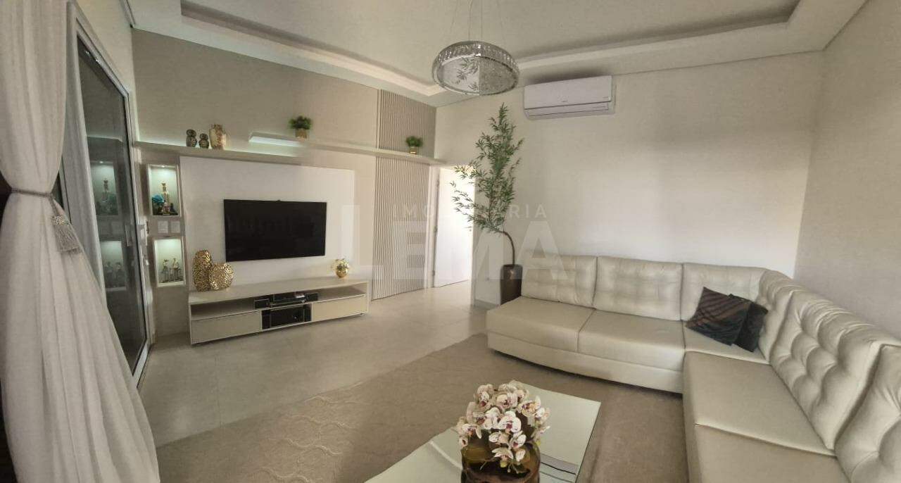 Casa à venda no Jardim das Palmeiras IV: 