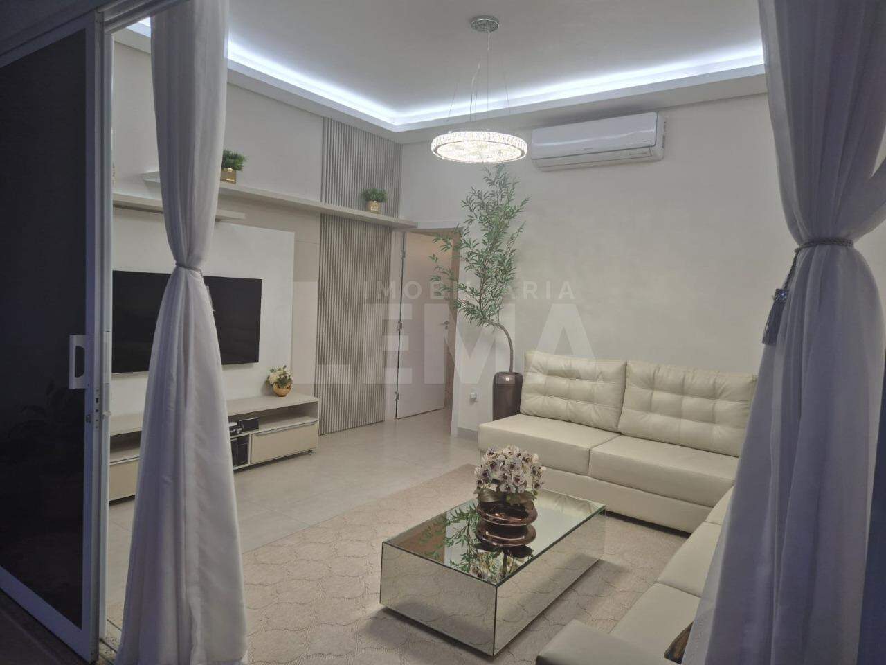 Casa à venda no Jardim das Palmeiras IV: 