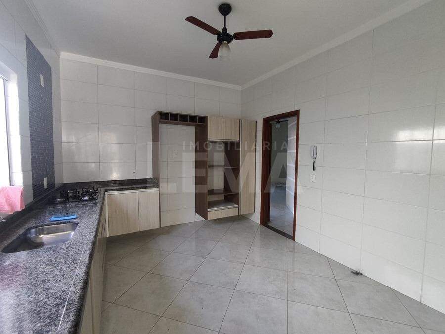 Casa para aluguel no Jardim Palmeiras: 