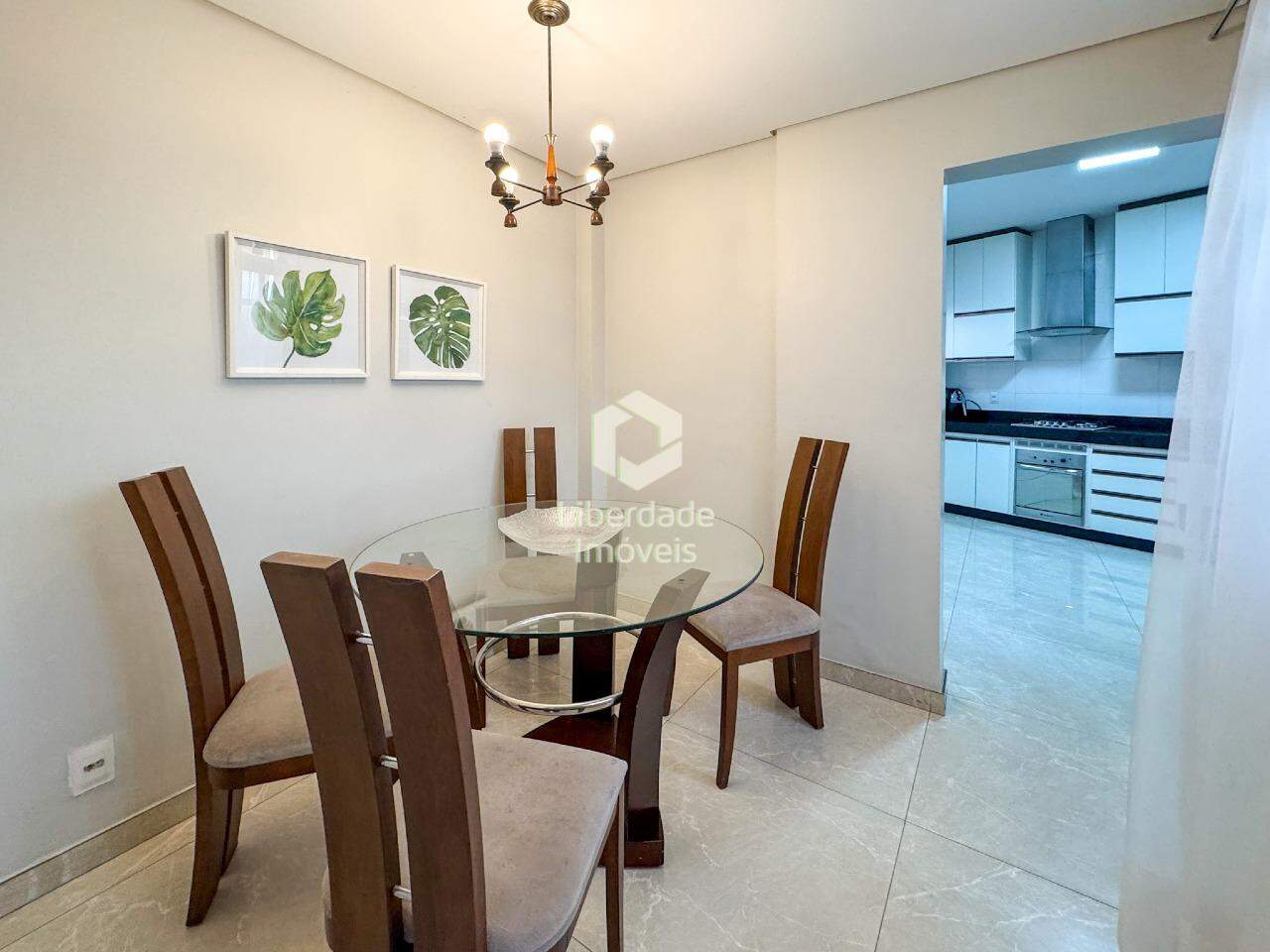 Casa geminada à venda, 3 quartos no Caiçara.: 
