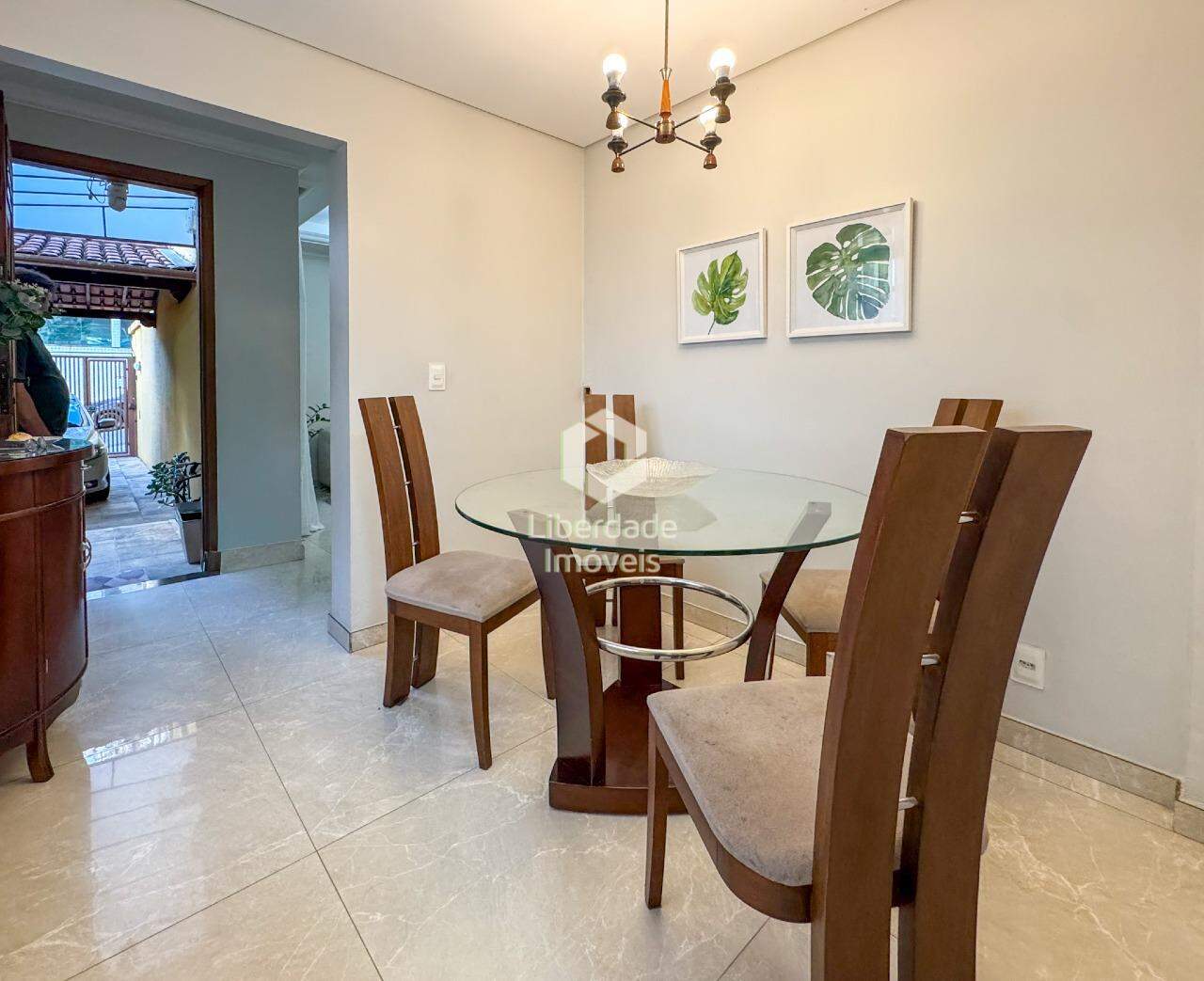 Casa geminada à venda, 3 quartos no Caiçara.: 