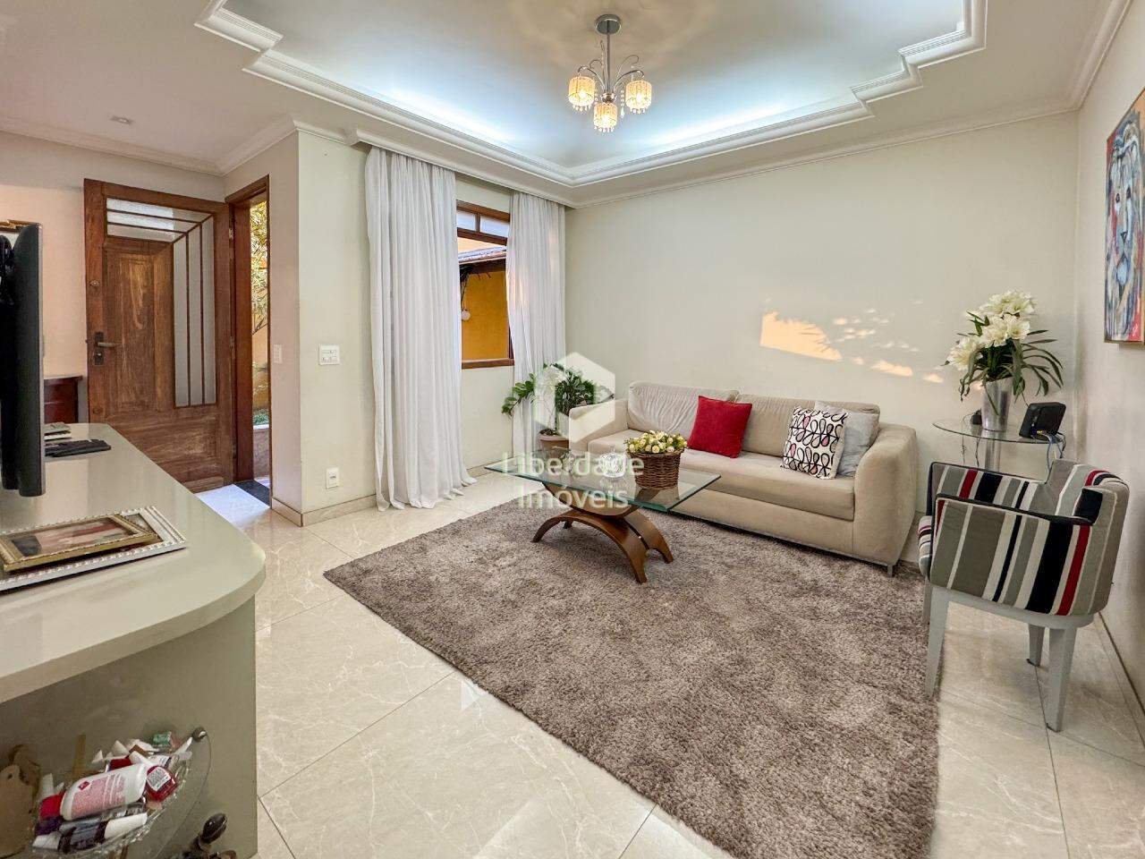 Casa geminada à venda, 3 quartos no Caiçara.: 