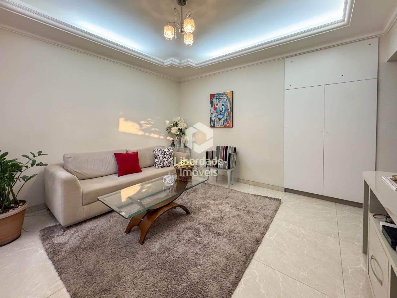 Casa geminada à venda, 3 quartos no Caiçara.: 