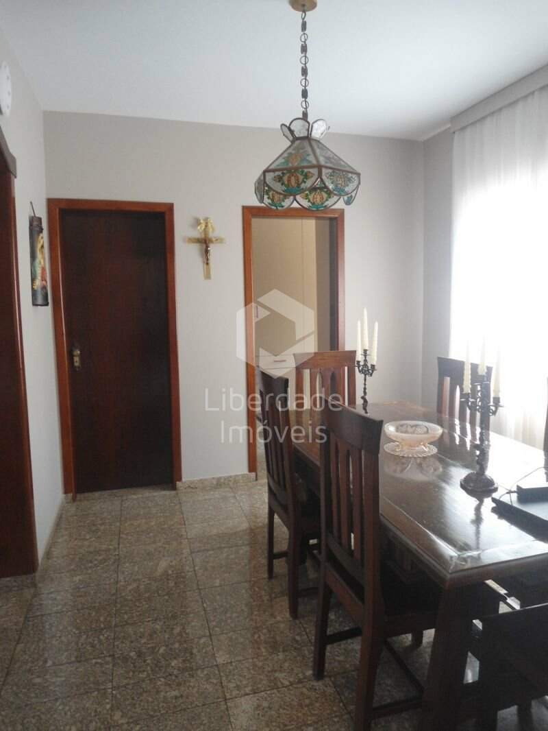 Casa à venda, 5 quartos no Caiçara.: NULL