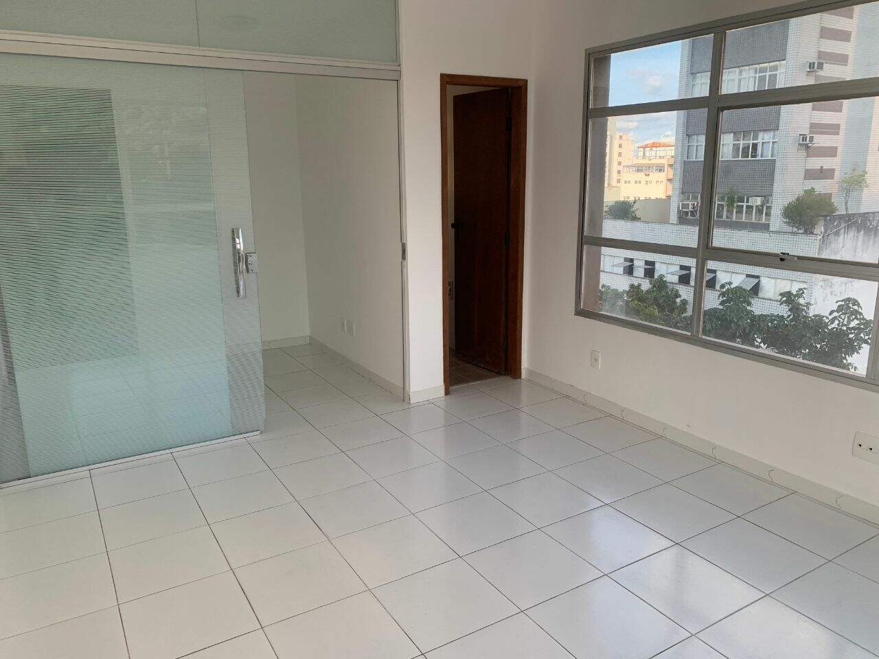 Sala para aluguel, no Barro Preto.: NULL