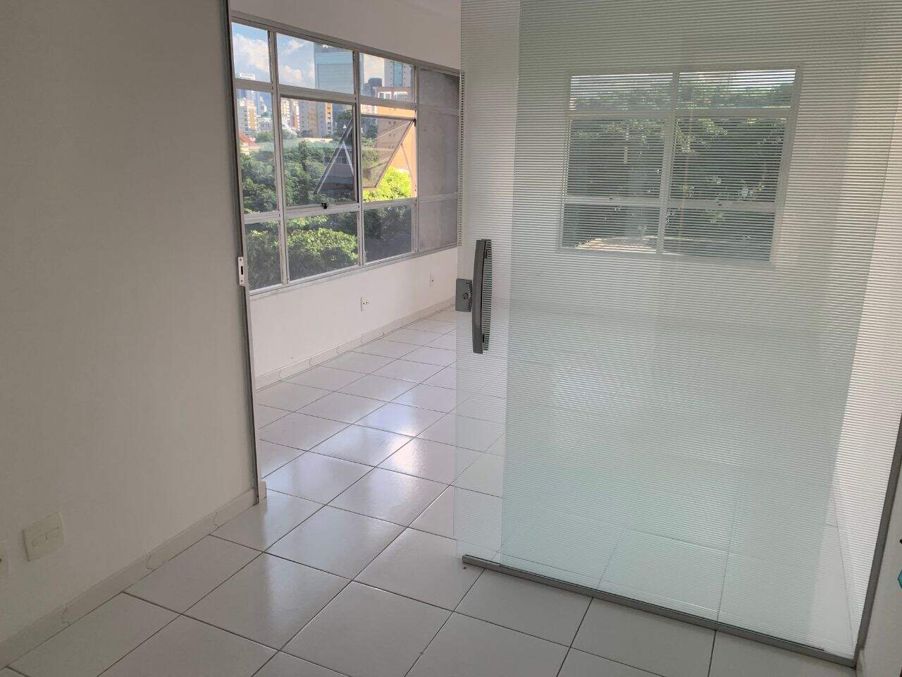 Sala para aluguel, no Barro Preto.: NULL